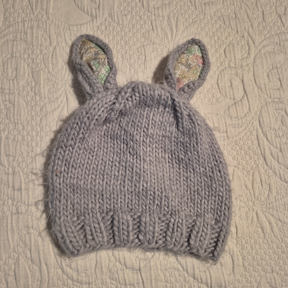 The The Blueberry Hill bunny ear beanie, 2-5 years gray flower fabric in ears